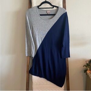 Chico’s asymmetrical diagonal navy & grey color block knit lightweight sweater